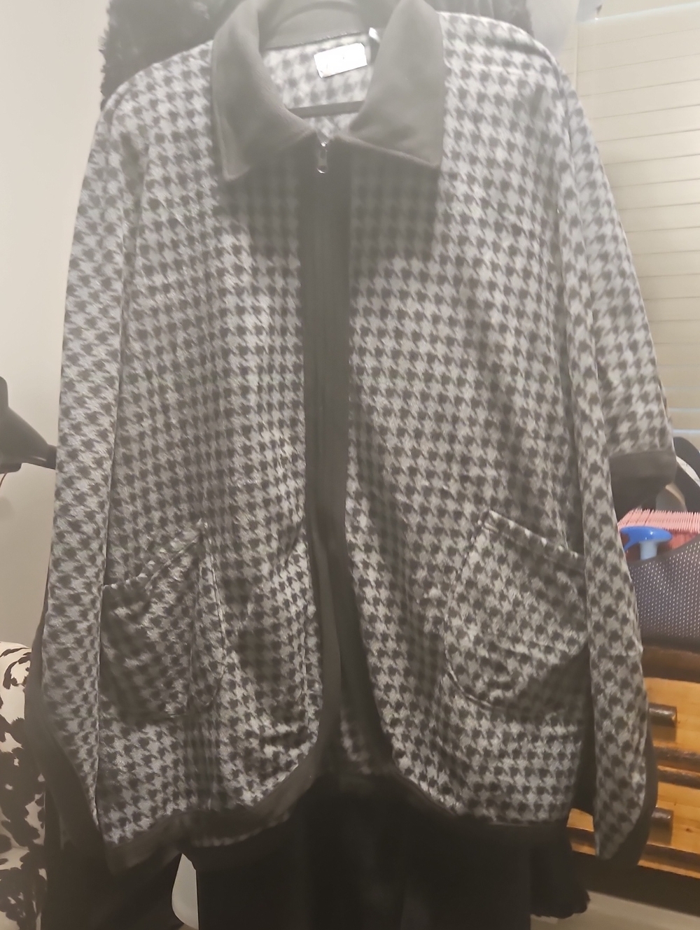Black & Green Houndstooth Zip Jacket